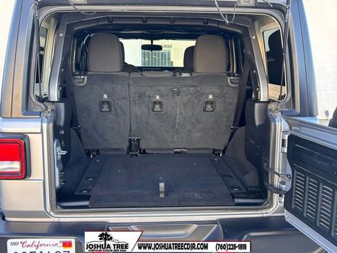 Used 2020 Jeep Wrangler Unlimited Sahara image 25