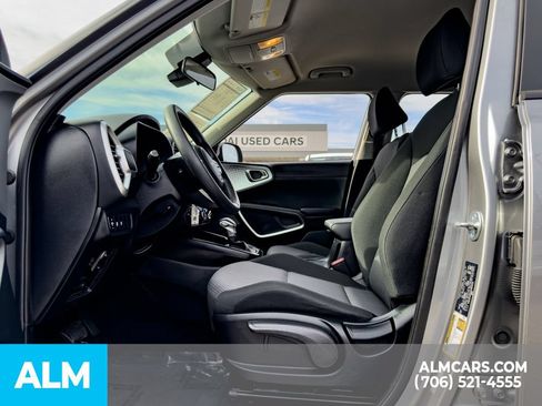 Used 2025 Kia Soul LX w/ LX Technology Package FWD image 14