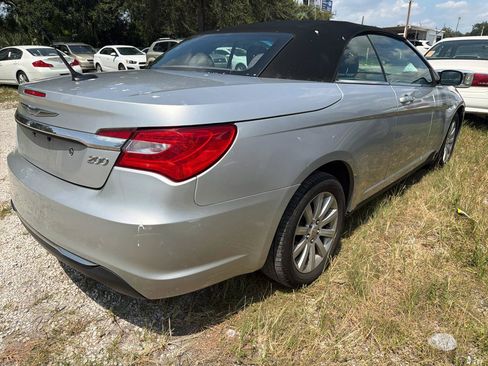 Used 2011 Chrysler 200 Touring FWD image 4