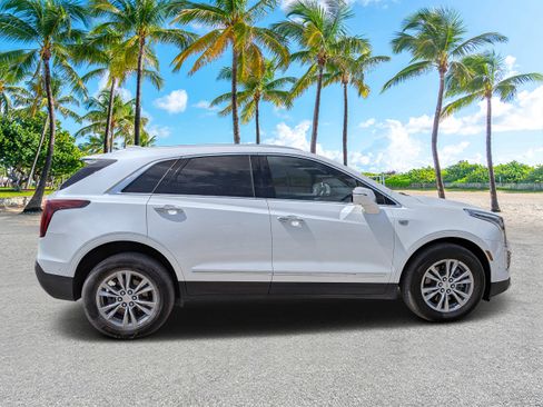 Used 2022 Cadillac XT5 Premium Luxury w/ Technology Package FWD image 2
