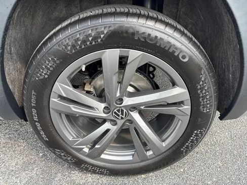 Used 2024 Volkswagen Atlas Cross Sport SEL R-Line AWD/4WD image 12