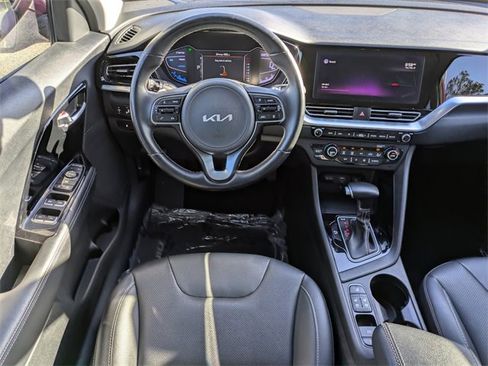 Used 2022 Kia Niro EX Premium image 16