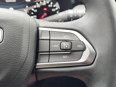 Used 2024 Jeep Compass Latitude AWD/4WD image 30