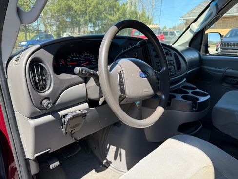 Used 2008 Ford E-350 and Econoline 350 Super Duty Wagon image 21