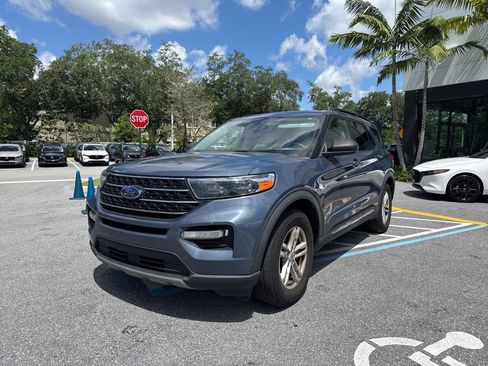Used 2021 Ford Explorer XLT w/ Equipment Group 202A RWD image 12