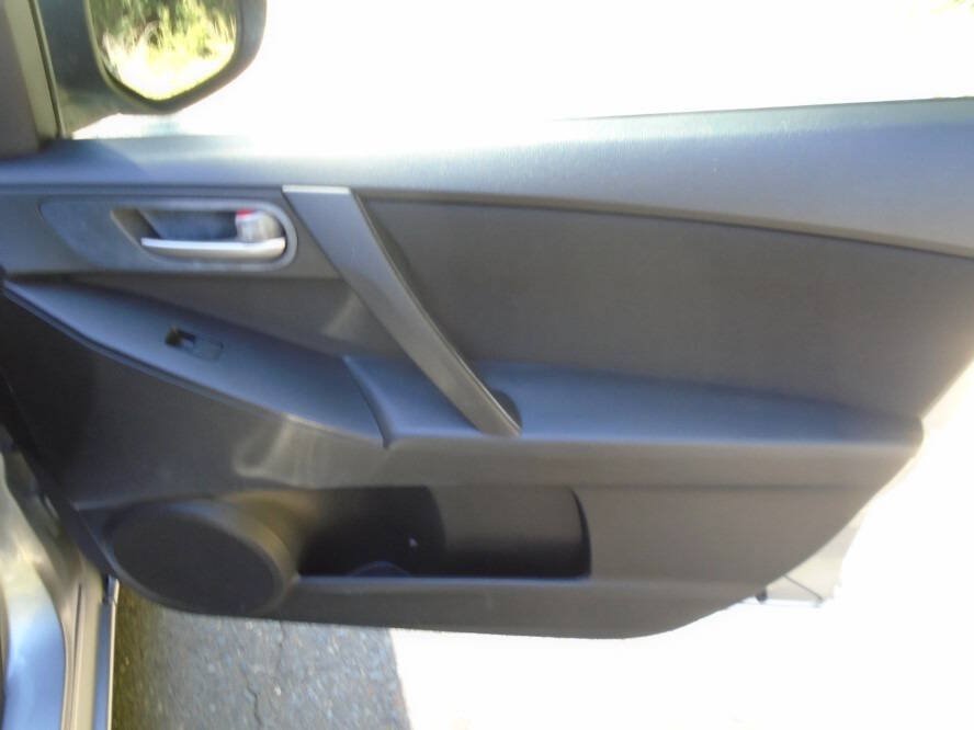 Used 2013 MAZDA MAZDA3 i SV FWD image 23