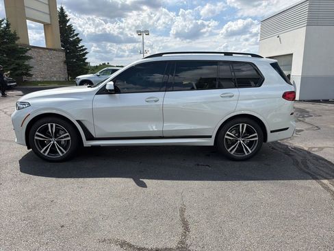 Used 2022 BMW X7 xDrive40i w/ M Sport Package AWD/4WD image 9