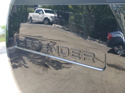 Used 2022 Land Rover Defender 110 S AWD/4WD image 9