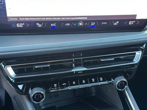 Used 2024 Chevrolet Traverse LT image 21