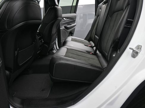 New 2025 Jeep Grand Cherokee Altitude image 13