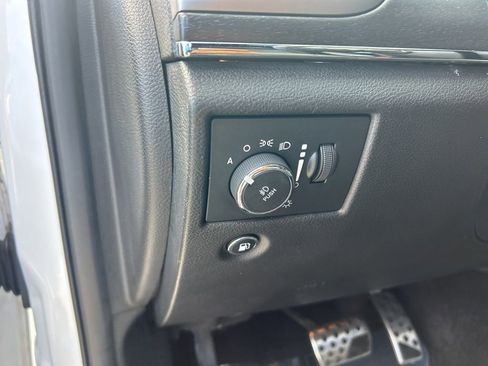 Used 2018 Jeep Grand Cherokee Limited w/ Mopar Chrome Edition Group image 37