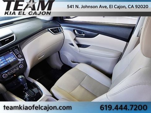 Used 2016 Nissan Rogue SL image 22