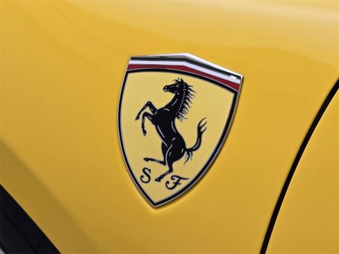 Used 2021 Ferrari F8 Tributo image 17