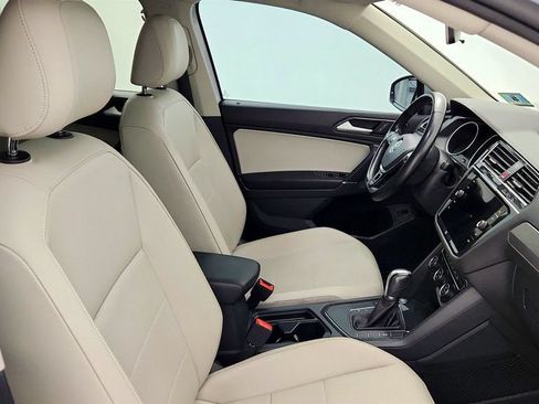 Used 2018 Volkswagen Tiguan SEL FWD image 25