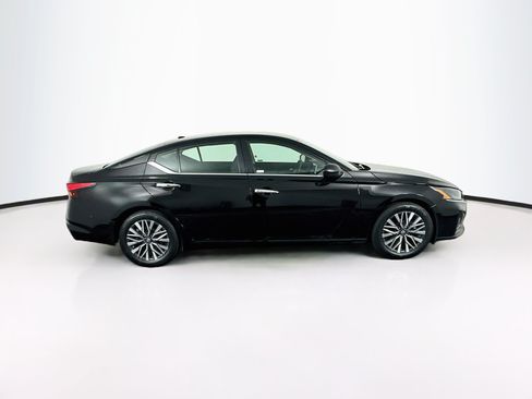 Used 2025 Nissan Altima 2.5 SV FWD image 10