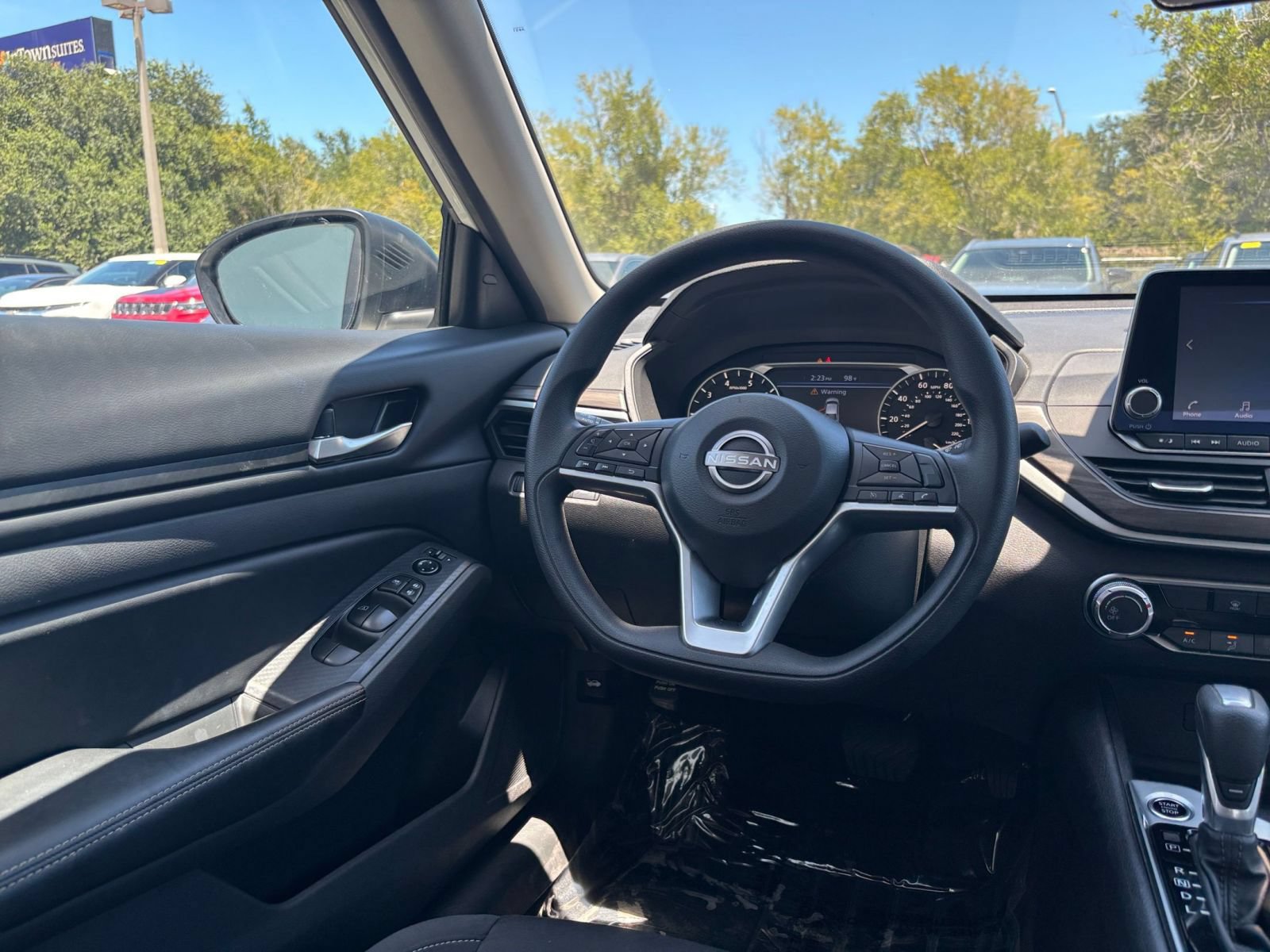 Used 2025 Nissan Altima 2.5 SV FWD image 33