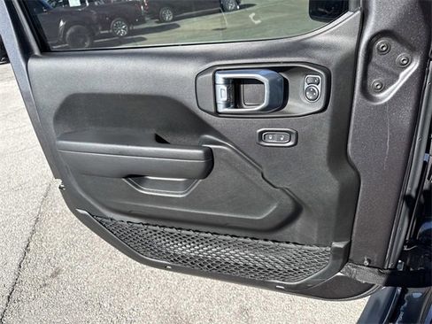 Used 2022 Jeep Gladiator Sport image 7