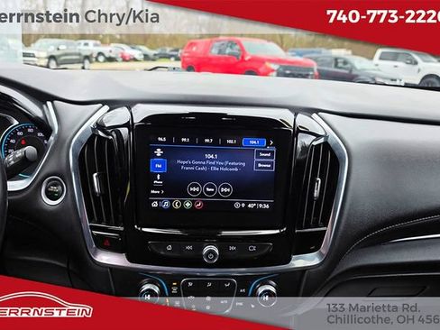 Used 2023 Chevrolet Traverse LT FWD image 9