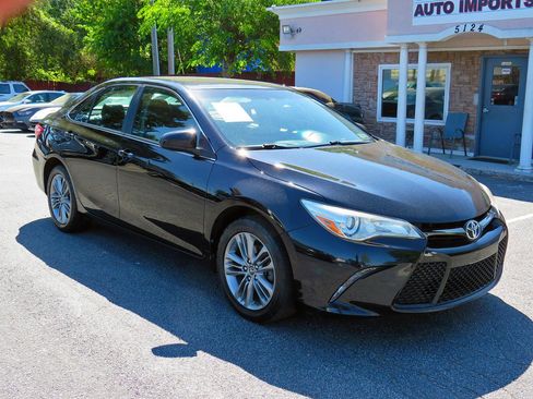 Used 2015 Toyota Camry SE image 5