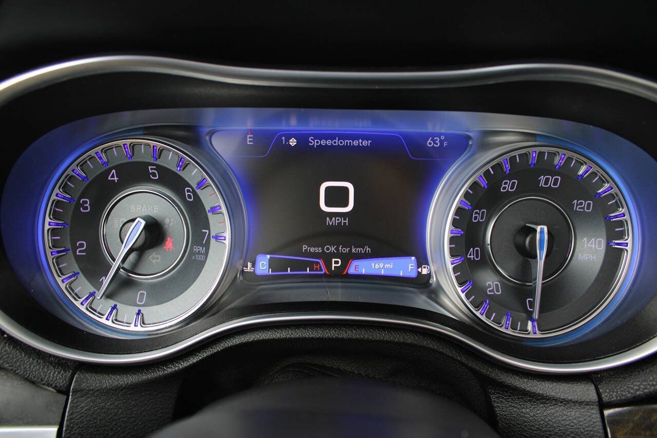 Used 2020 Chrysler 300 Limited RWD image 13