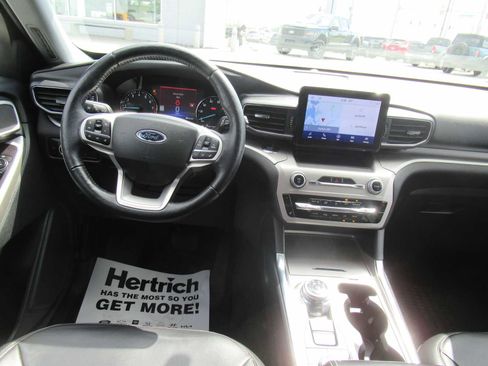 Used 2022 Ford Explorer XLT w/ Equipment Group 202A image 18