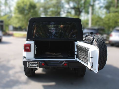 Used 2023 Jeep Wrangler Unlimited Sahara w/ LED Lighting Group AWD/4WD image 9