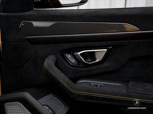Used 2024 Lamborghini Urus Performante AWD/4WD image 45