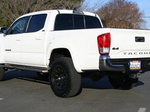 Used 2017 Toyota Tacoma SR5 image 7