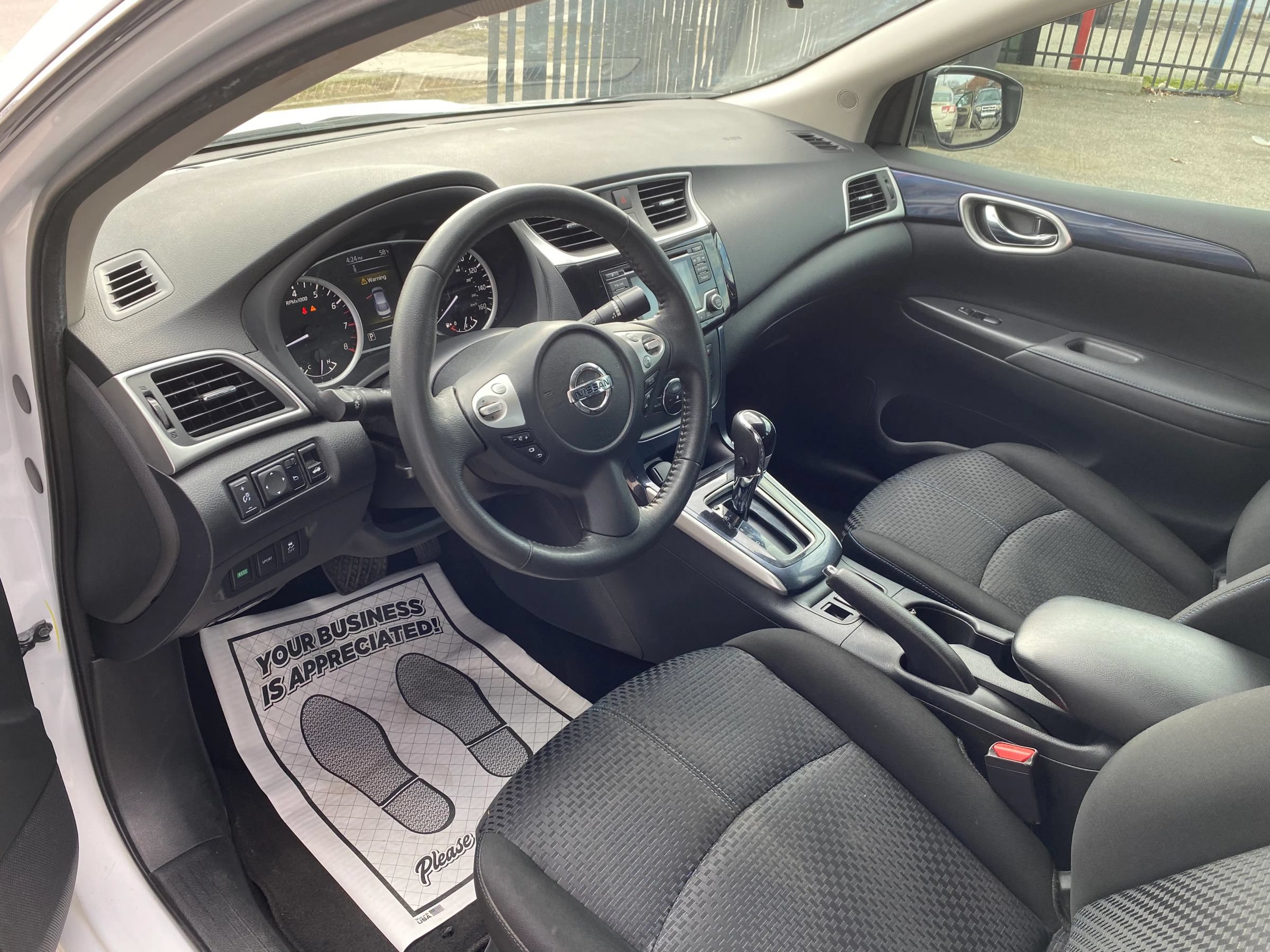 Used 2018 Nissan Sentra SR w/ SR Midnight Edition Package FWD image 3