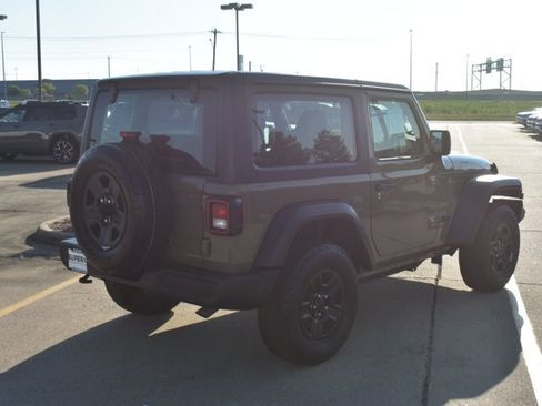 Used 2025 Jeep Wrangler Sport AWD/4WD image 5