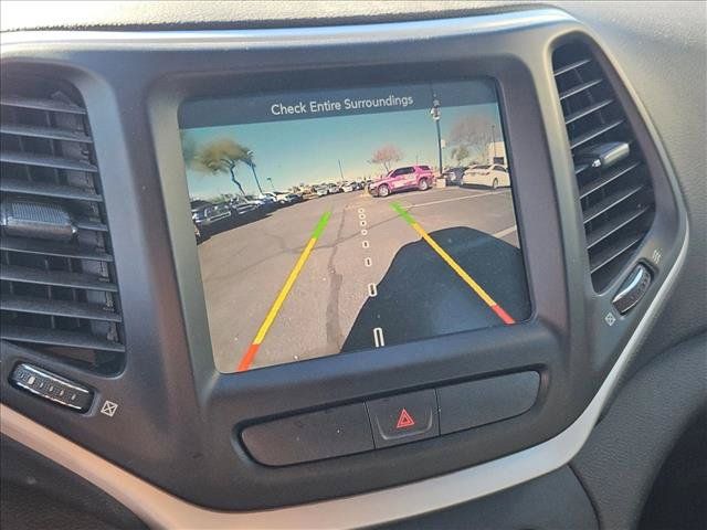 Used 2018 Jeep Cherokee Latitude Plus FWD image 12