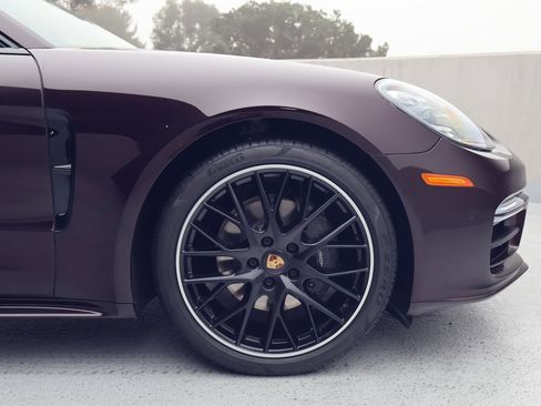 Certified 2022 Porsche Panamera Platinum Edition image 11