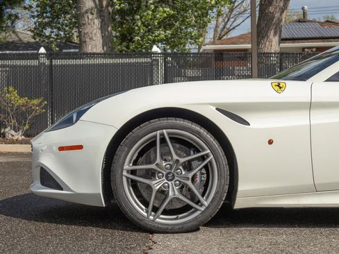 Used 2016 Ferrari California T RWD image 27