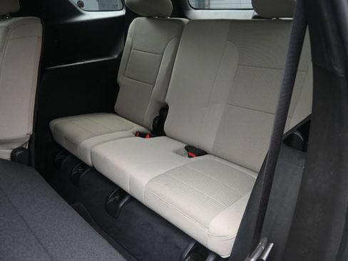 Used 2023 Chevrolet Traverse LS FWD image 27