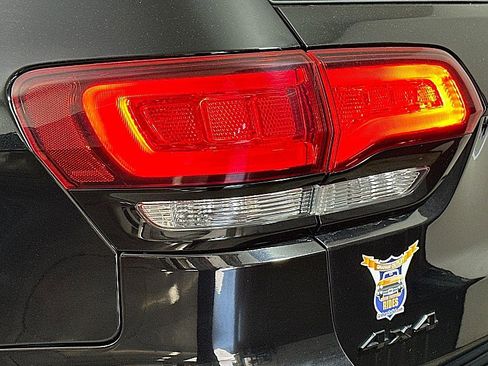 Used 2021 Jeep Grand Cherokee Laredo X image 34