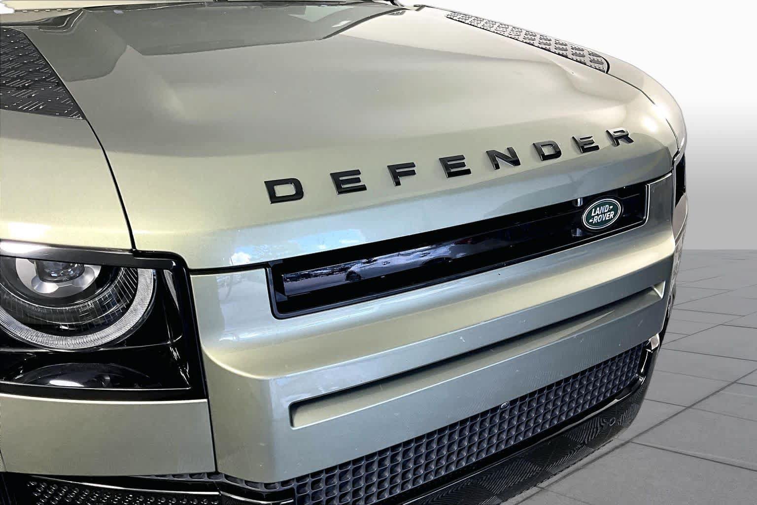 Used 2025 Land Rover Defender 110 X-Dynamic SE AWD/4WD image 28