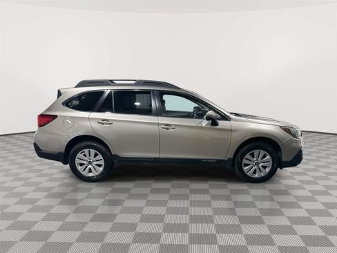 Used 2018 Subaru Outback 2.5i Premium AWD/4WD image 6