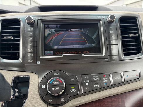 Used 2011 Toyota Sienna XLE image 18