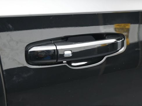 Used 2024 Chevrolet Suburban LT image 53