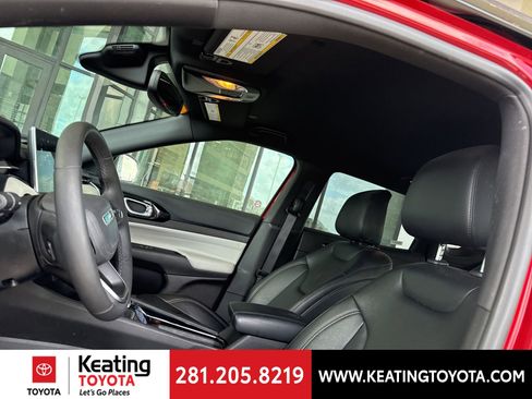 Used 2025 Jeep Compass Limited image 17