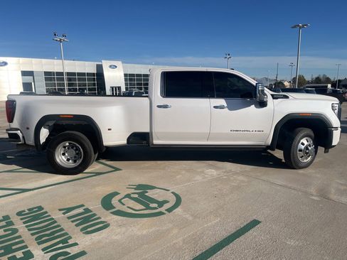 Used 2024 GMC Sierra 3500 Denali Ultimate image 9