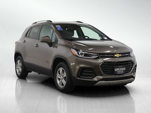 Used 2022 Chevrolet Trax LT w/ LT Convenience Package image 7