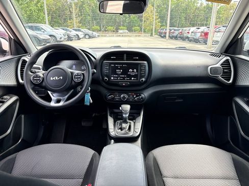 Used 2023 Kia Soul LX w/ Option Group 015 FWD image 7