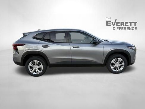 New 2026 Chevrolet Trax LS w/ Driver Confidence Package FWD image 8