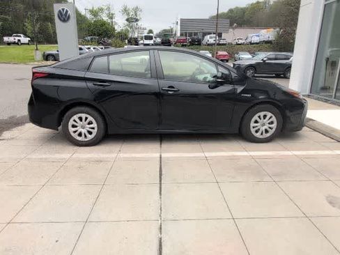 Used 2020 Toyota Prius LE FWD image 6