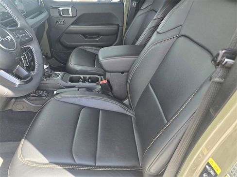 Used 2025 Jeep Gladiator Sport image 21