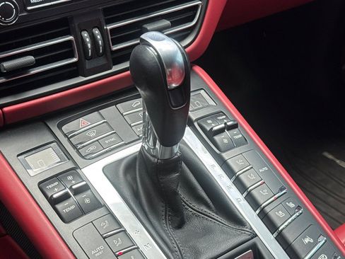 Used 2021 Porsche Macan Turbo AWD/4WD image 33