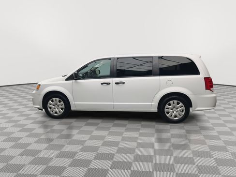 Used 2020 Dodge Grand Caravan SE w/ Rear Park Assist Package image 28