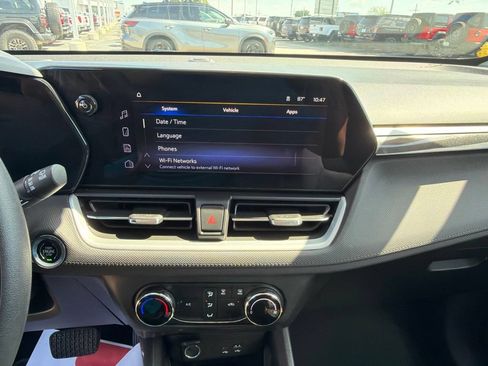 Used 2024 Chevrolet TrailBlazer LS w/ LS Convenience Package FWD image 19