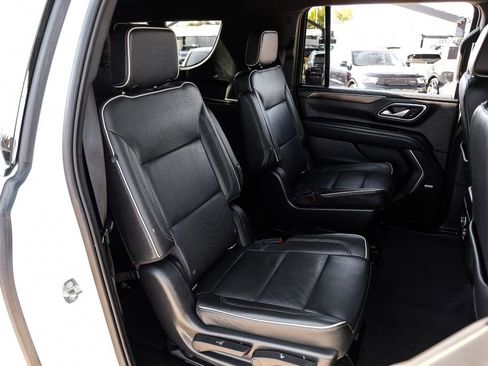 Used 2022 Chevrolet Suburban Premier image 37